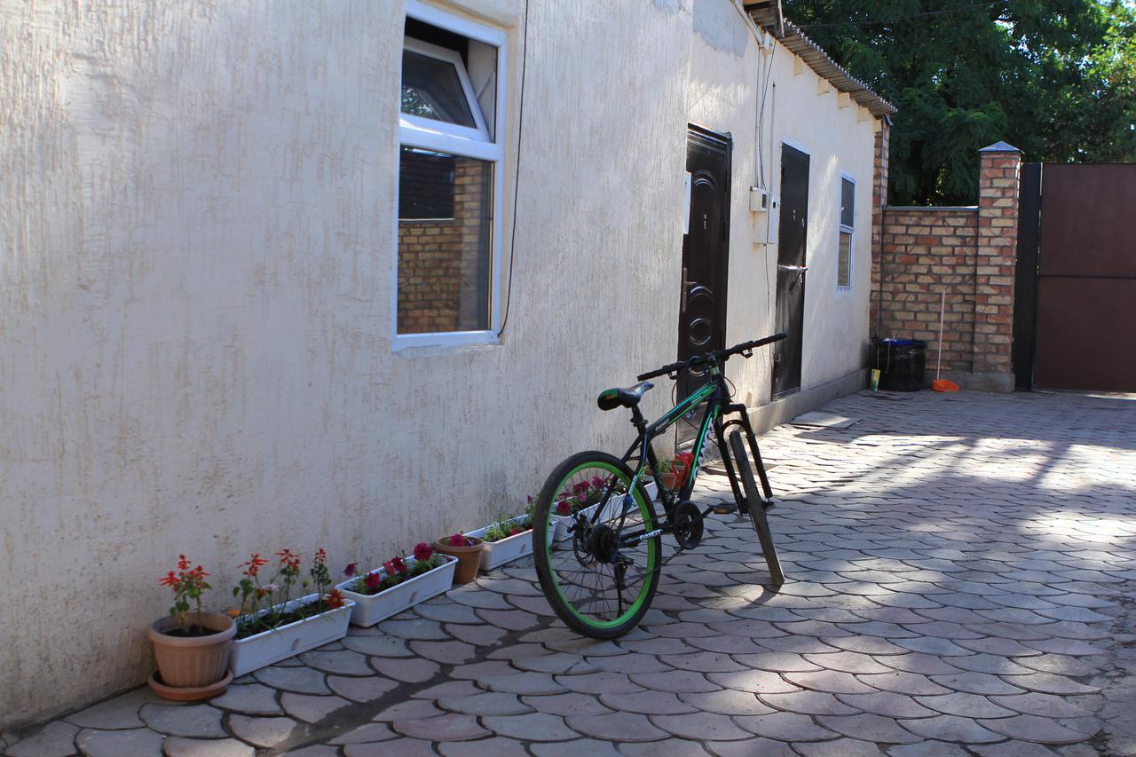 Holiday Hostel House Bischkek Exterior foto
